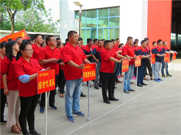 合影 讲话 (3).jpg